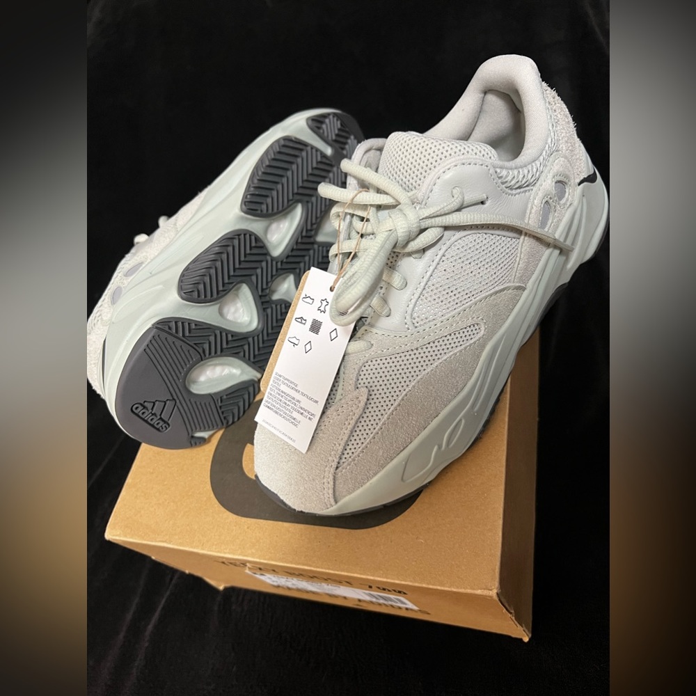 Yeezy 700 Boost Size 5 US DEADSTOCK (NO TRADES)
